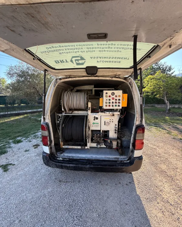 La caméra et son enrouleur dans le camion