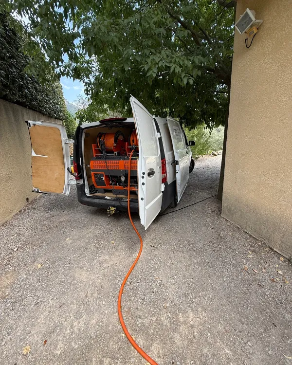 Le camion dans une ruelle, chantier BRT
